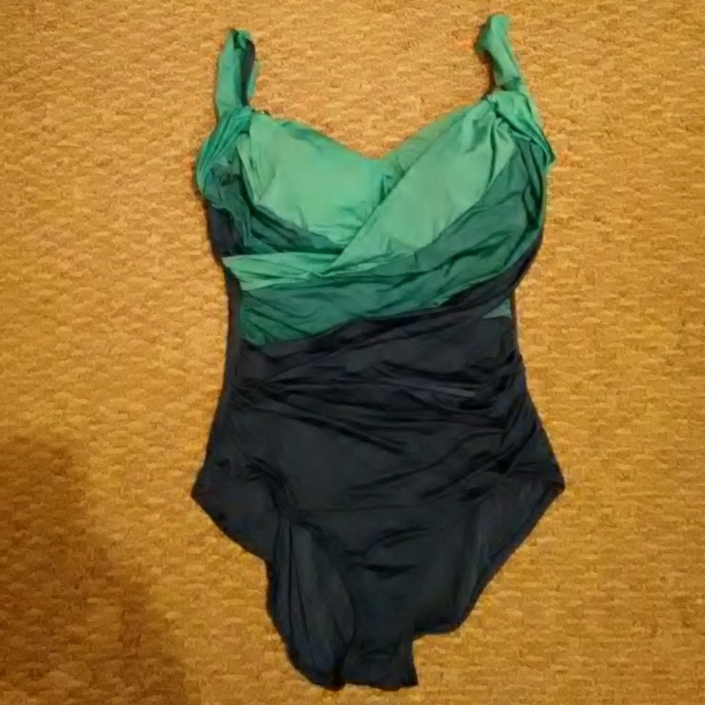 Badgley mischka size 10 bathing suit